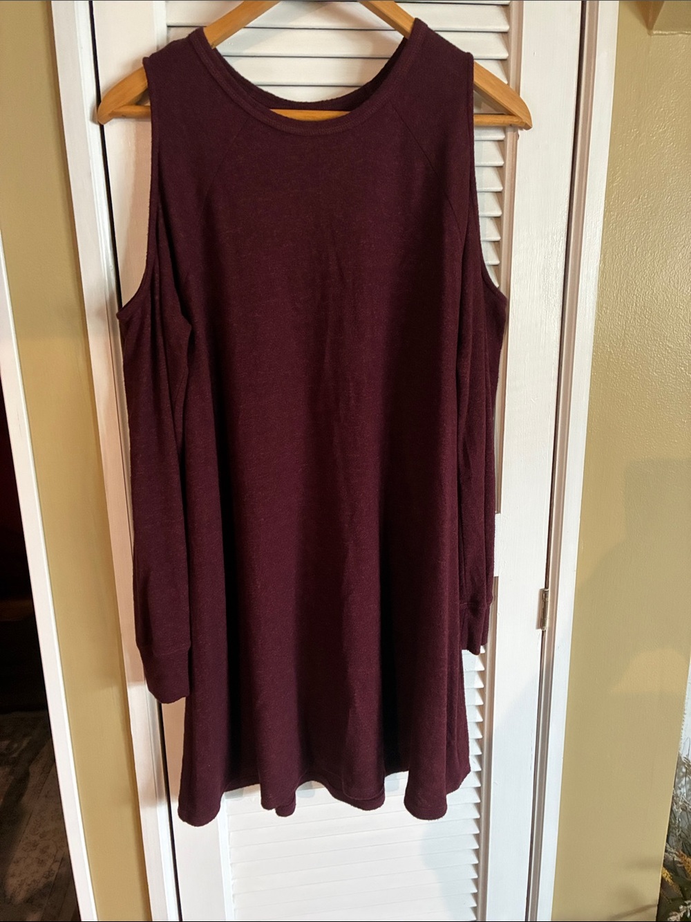 Abercrombie & Fitch Wine Cold-Shoulder Midi Dress